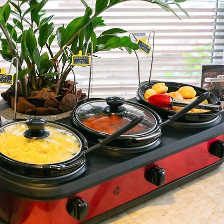I-Hotel 皮拉西卡巴 外观 照片