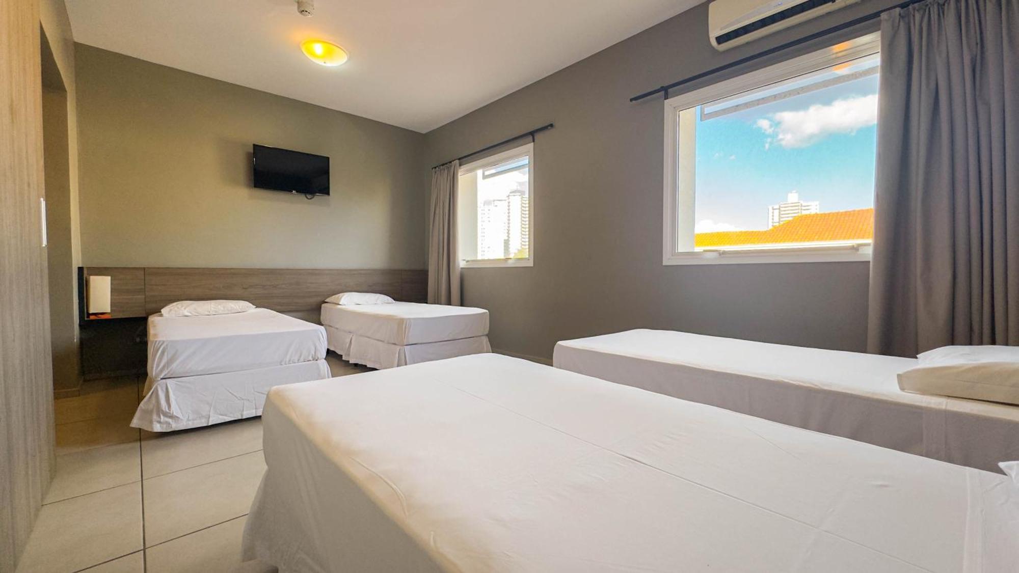 I-Hotel 皮拉西卡巴 外观 照片