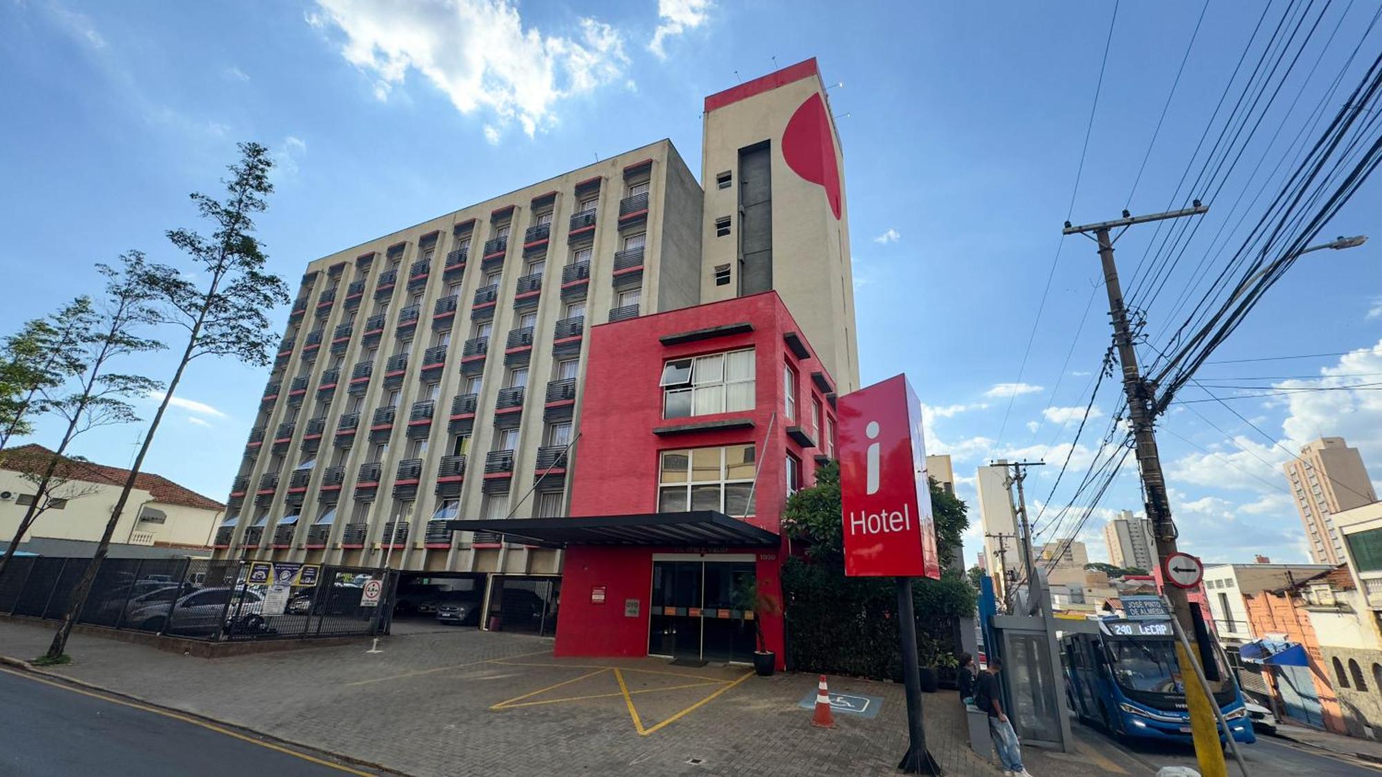 I-Hotel 皮拉西卡巴 外观 照片